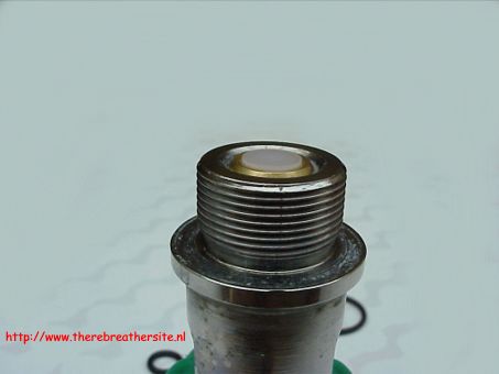 Therebreathersite cylindervalveservice 020